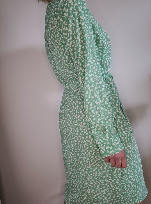 Zielona sukienka koszulowa oversize kwiaty Vero Moda