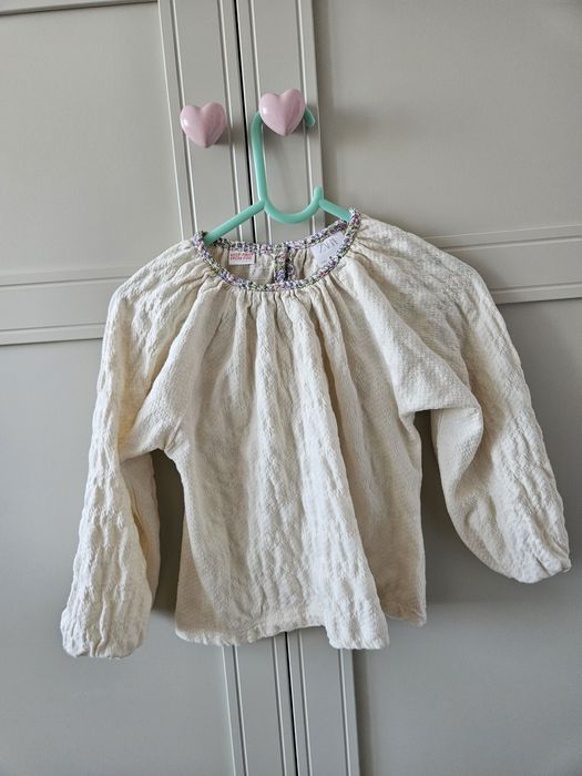 Piękna bluzka z bardzo miłego materiału, Zara. Praktycznie nowa, 110