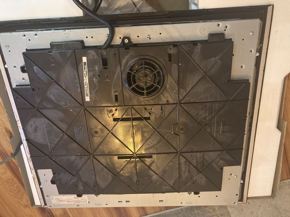 Płyta indukcyjna Bosch PIV675N17E/01 - uszkodzona