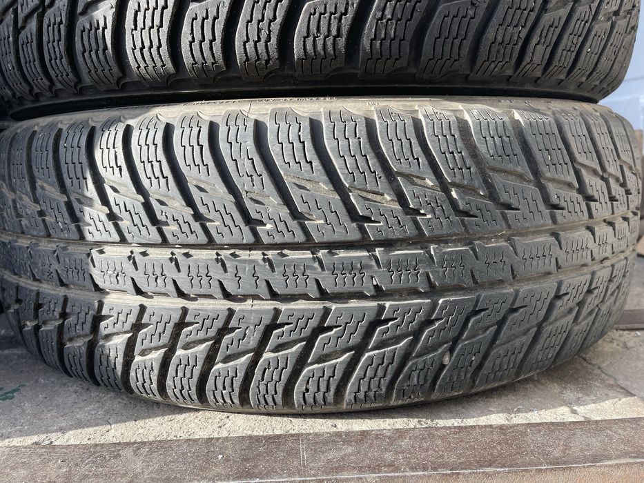 Шины 225/65 R17 Nokian б/у пара зима 6mm U8
