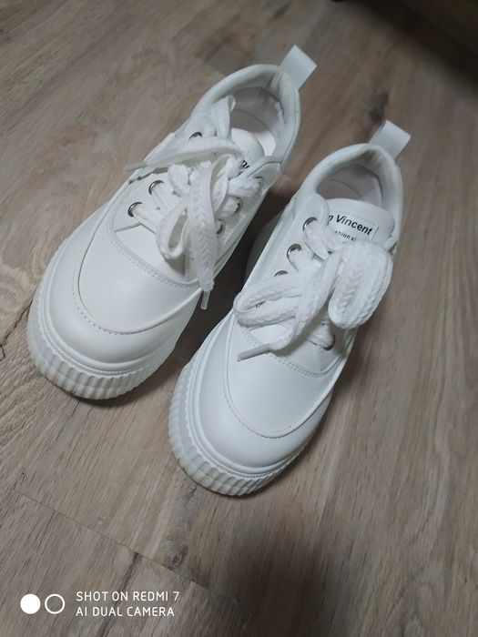 Продам кросівки жіночі