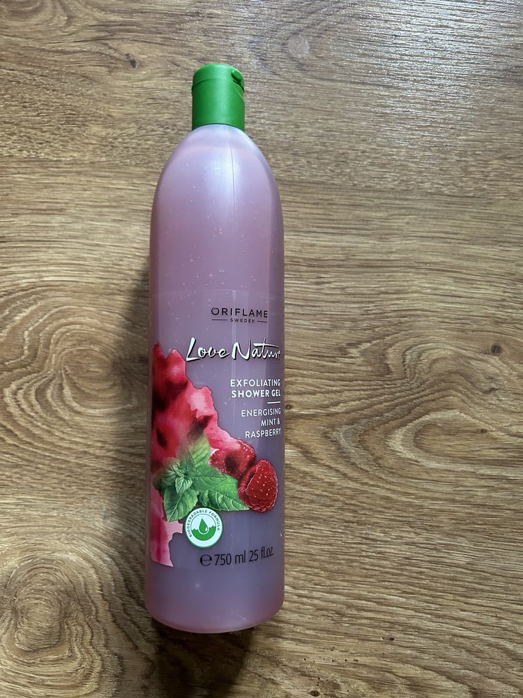 Złuszczający Żel pod prysznic Love Nature z maliną i miętą Oriflame