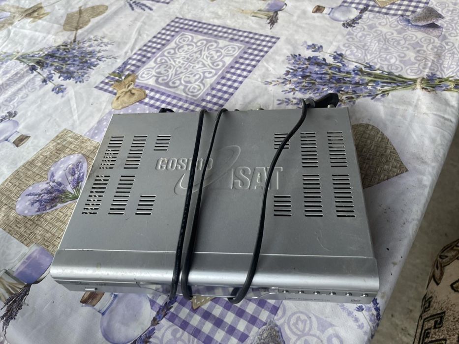 Продаю Спутниковый ресивер тюнер Cosmosat 7100