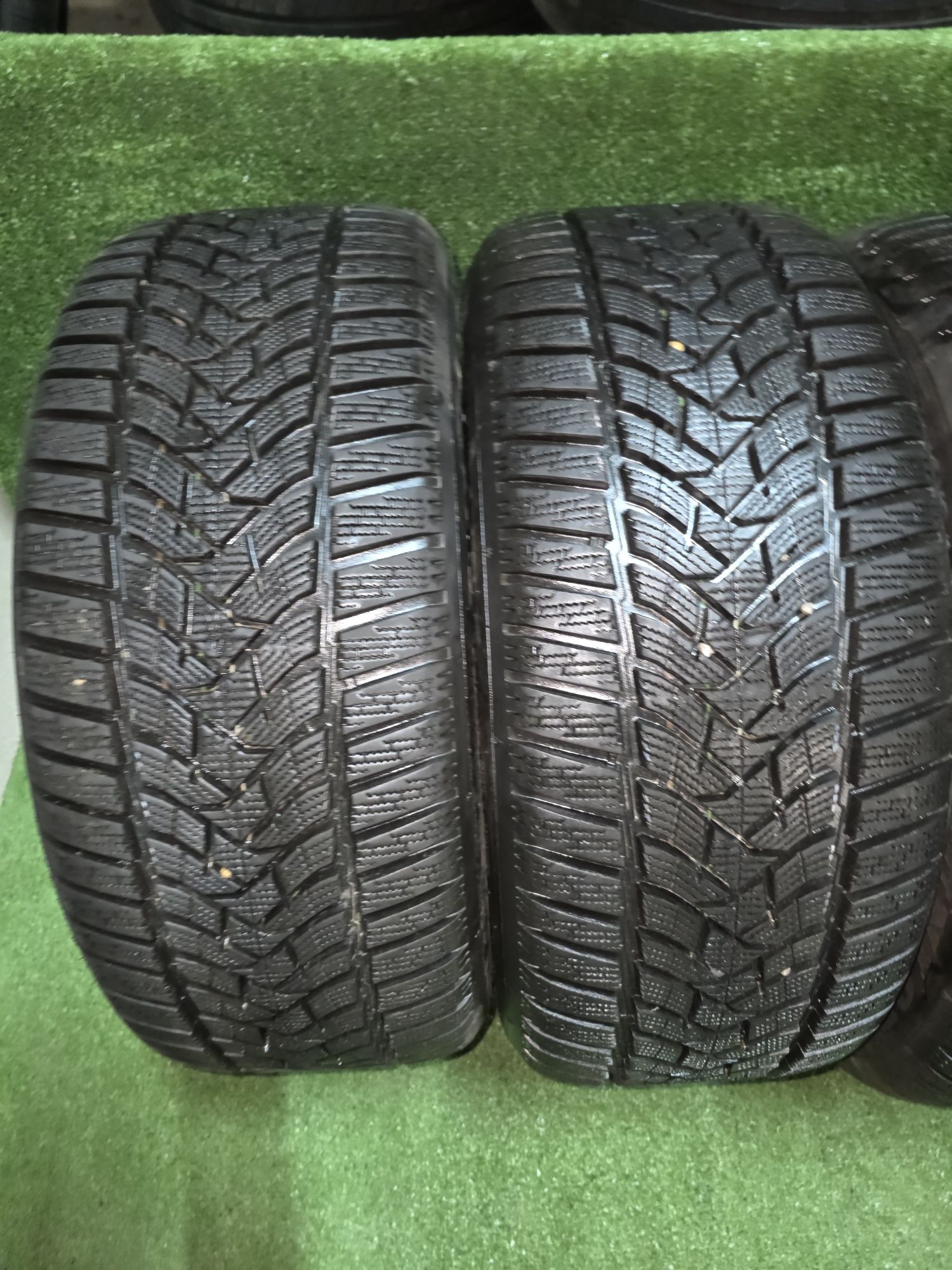 Sprzedam opony zimowe Dunlop  235/45R18 jak nowe