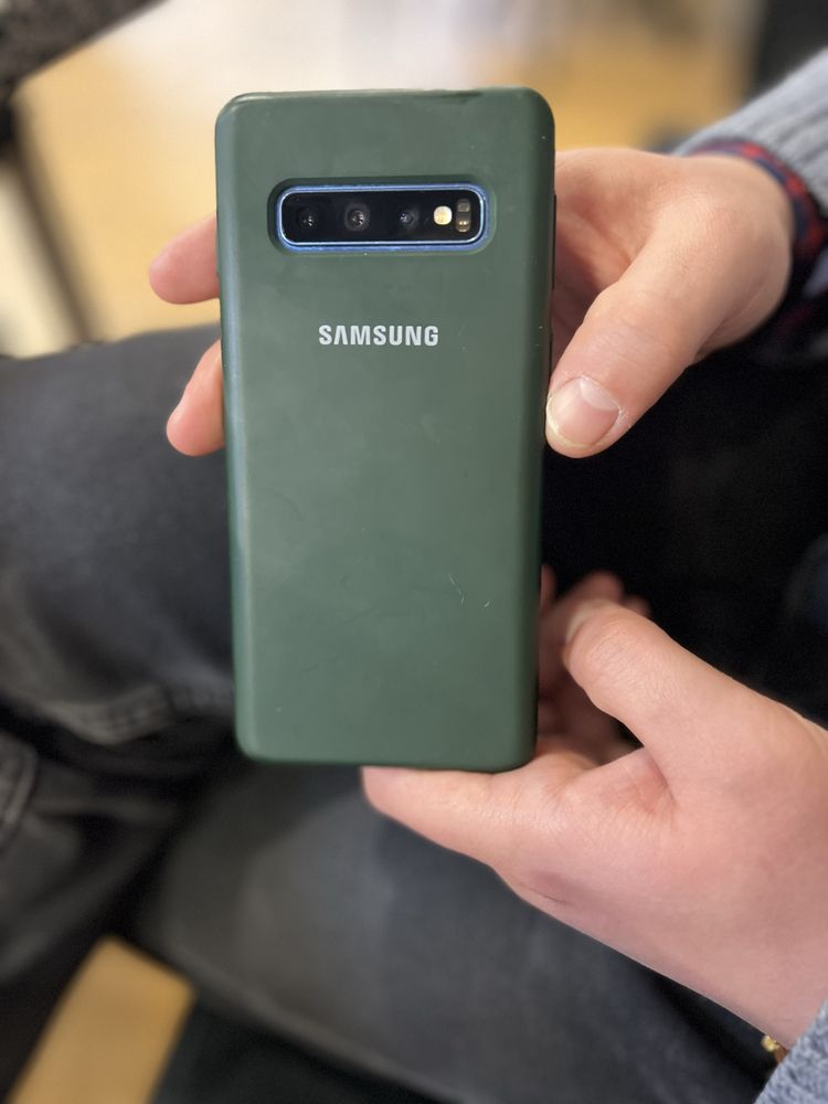 Продам Samsung S10