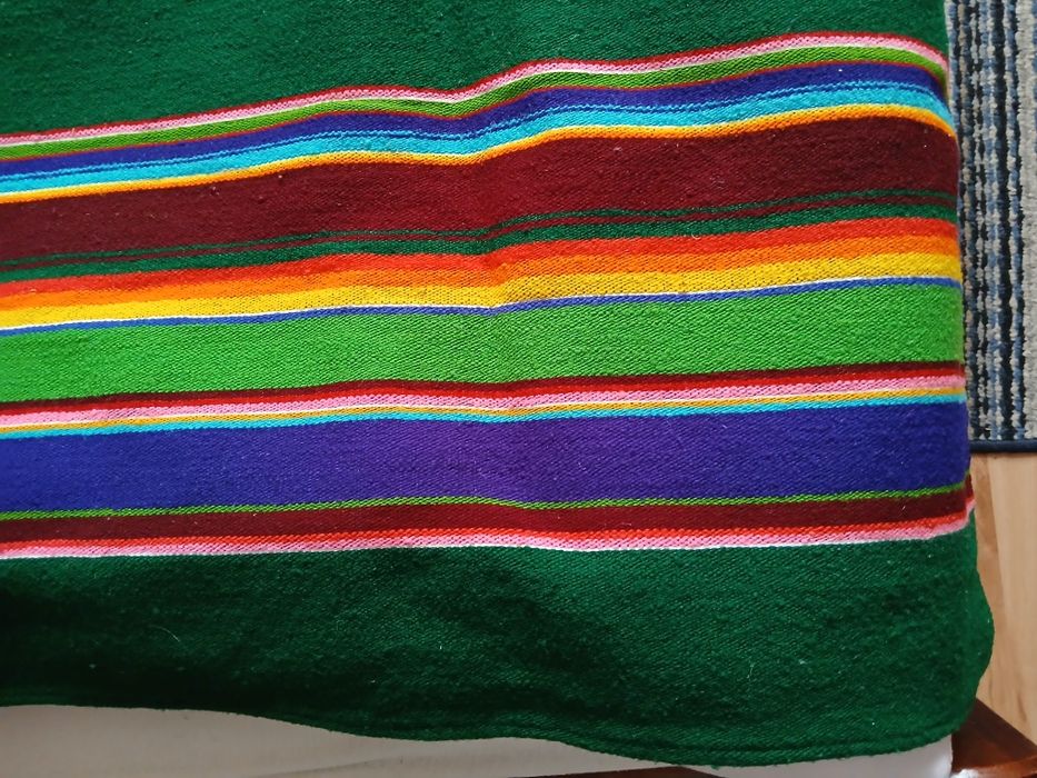 Kilim wełniany. Narzuta w stylu łowickim.
Wymiary 127x247 cm.