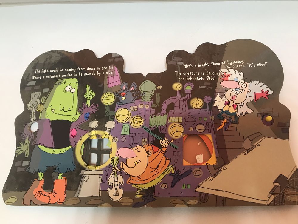 Beware the Haunted House! - książka po angielsku gra i świeci