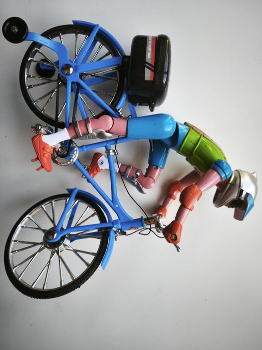 Brinquedo bicicleta. Luzes, música e movimento