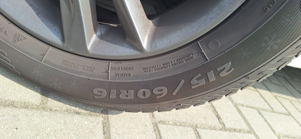 Felgi aluminiowe z oponami zimowymi 16"