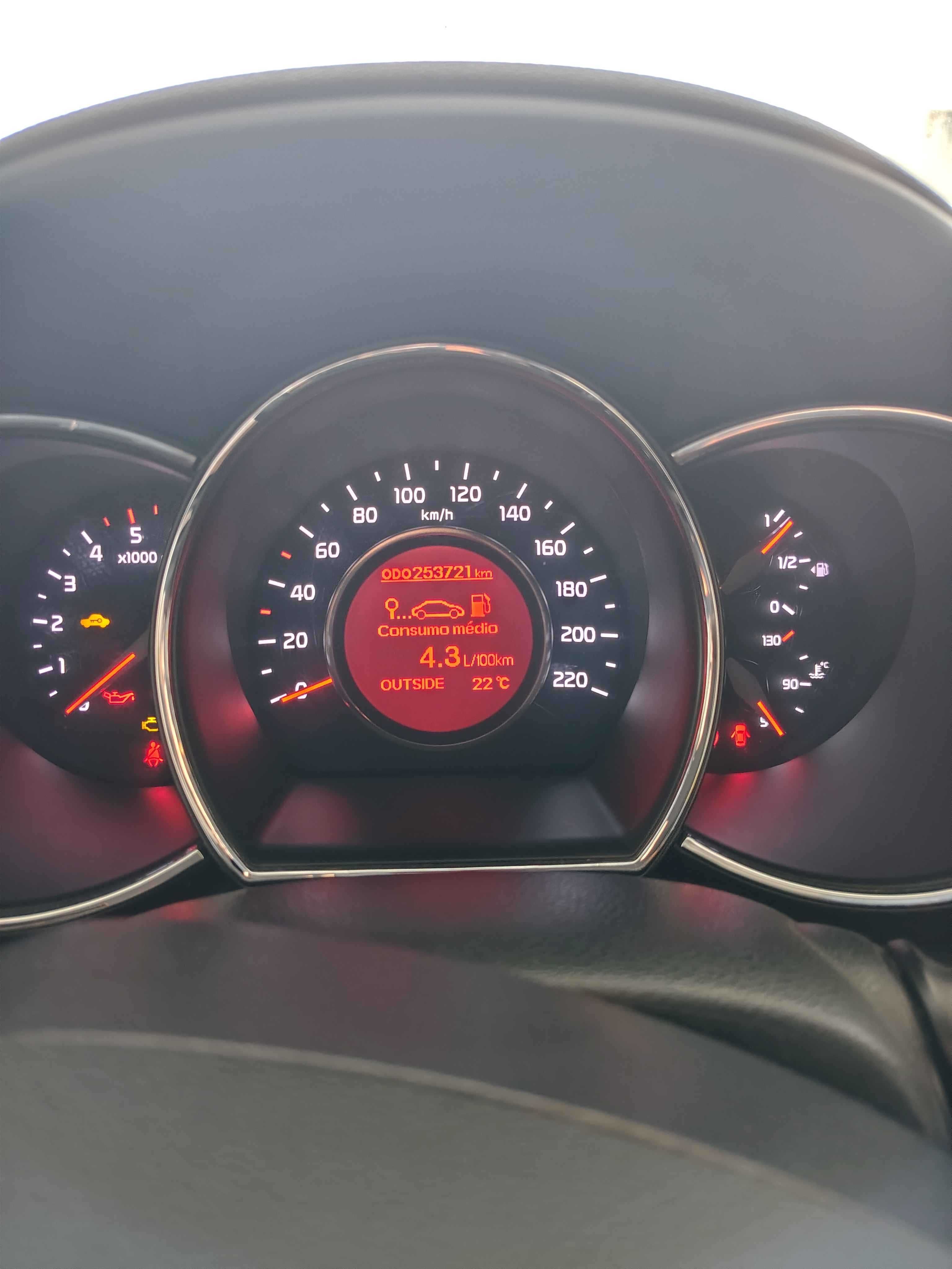 Kia Rio 1.1 CRDi EcoDynamics 2014 Van/Comercial