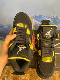 Air Jordan 4 Retro Thunder 42