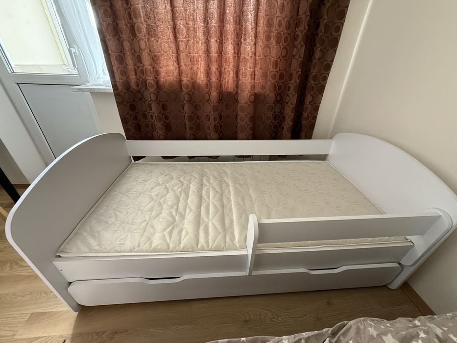 Дитяче ліжко з матрацом