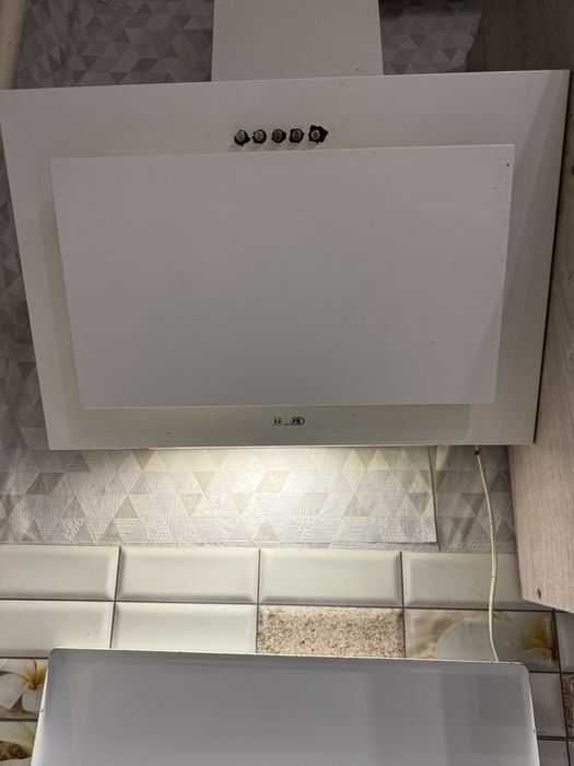 Вытяжка кухонная Eleyus