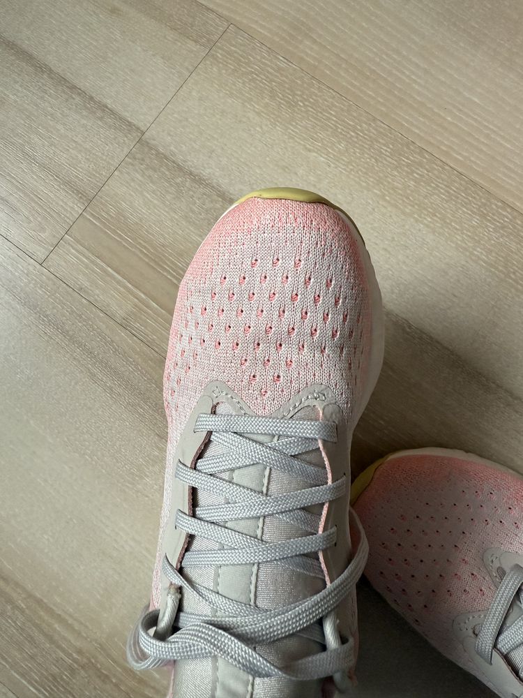 Nike Oddysey React