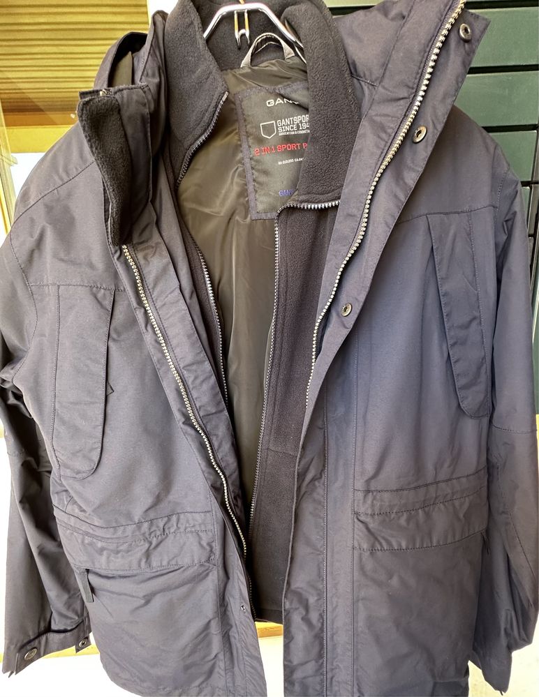 Casaco em azul escuro com impermeável - Parka da Gant