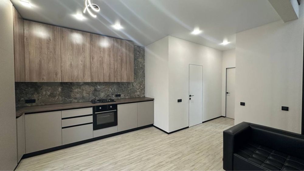 Продам таунхаус з сучасним ремонтом.Всі міські комунікації