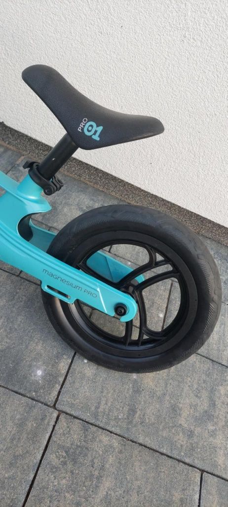 Rowerek biegowy Cariboo Magnesium Pro - kolor miętowy