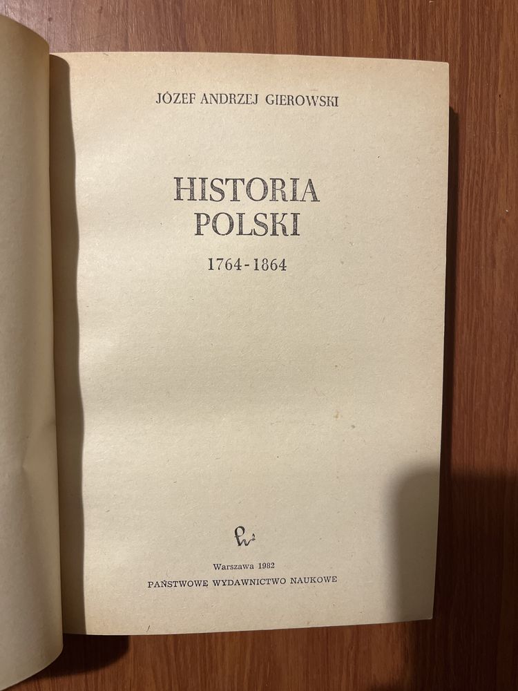 Zestaw podręczników do historii z 1982 roku