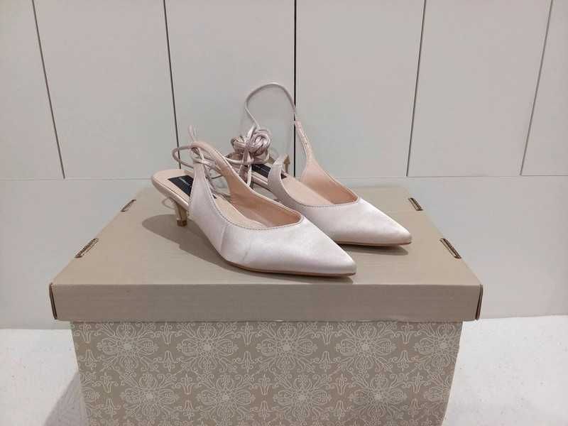 baleriny bez pięty marki Candida roz. 38 wkładka 24 cm wiązane obcas