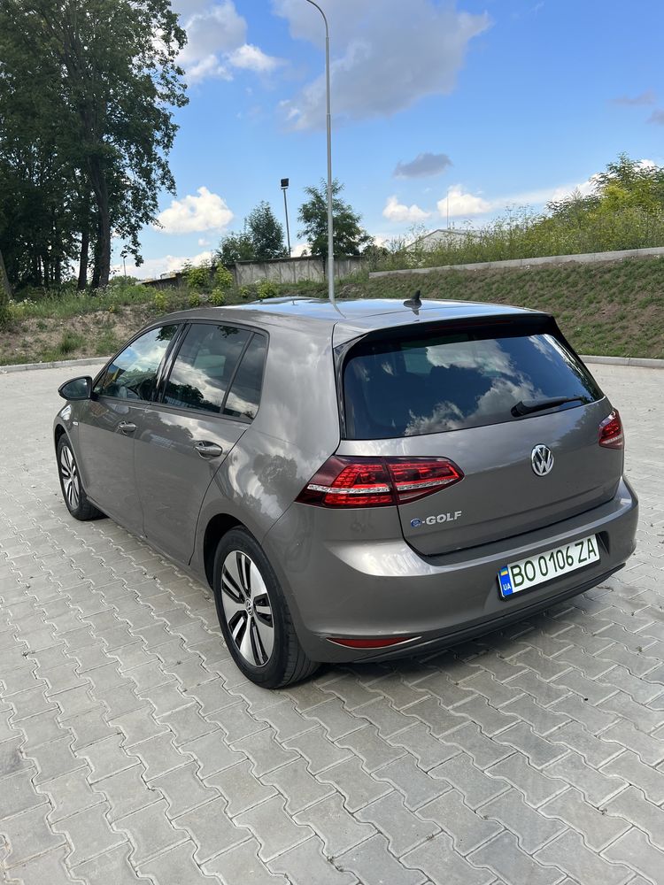 Продам  Volkswagen e-Golf 2015