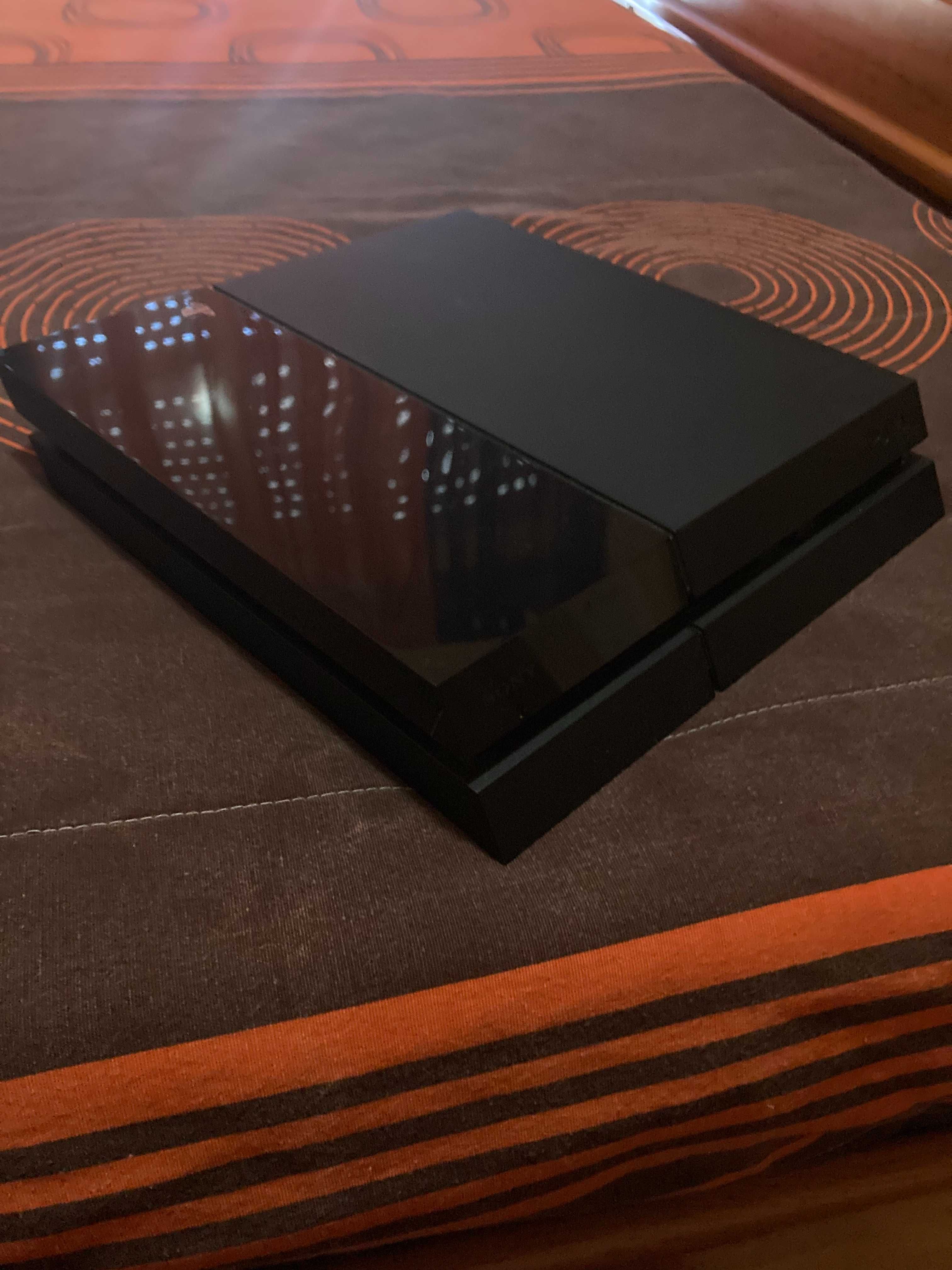 Playstation 4 com comando incluído