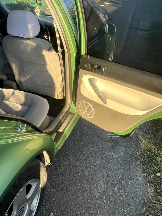 Продаю машину Volkswagen