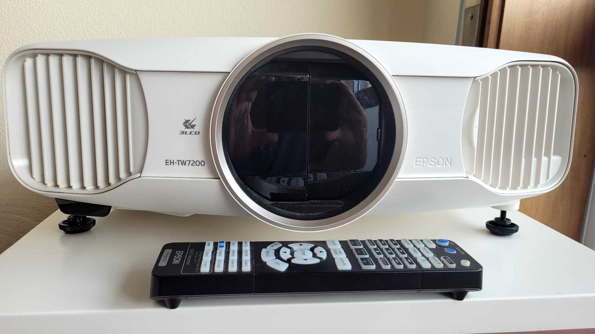 Projetor Epson Cinema EH-TW7200 (pouco uso) Verdadeiro Cinema em Casa