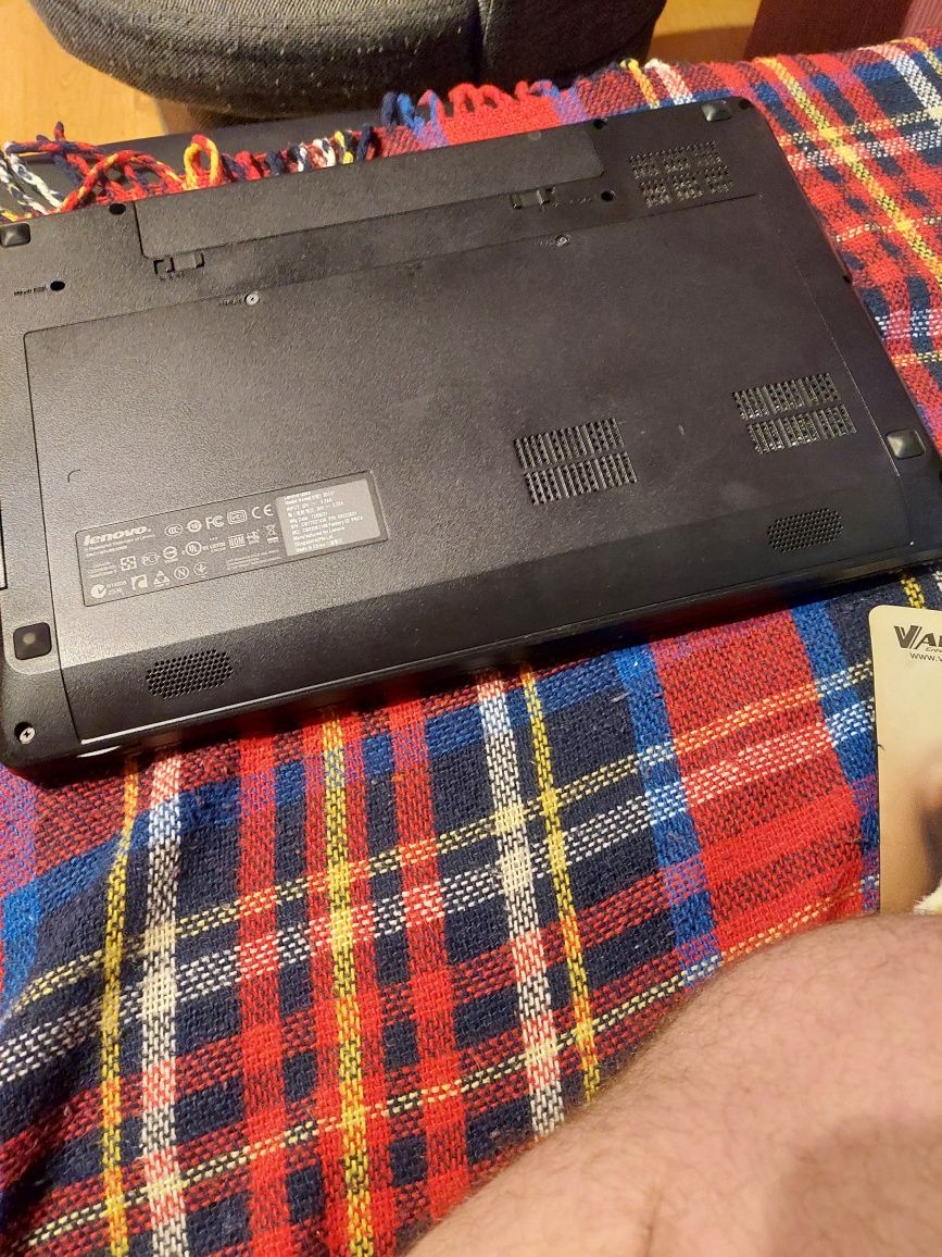 Laptop Lenovo G585 15,6 " AMD E1 4 GB / 500 GB czarny