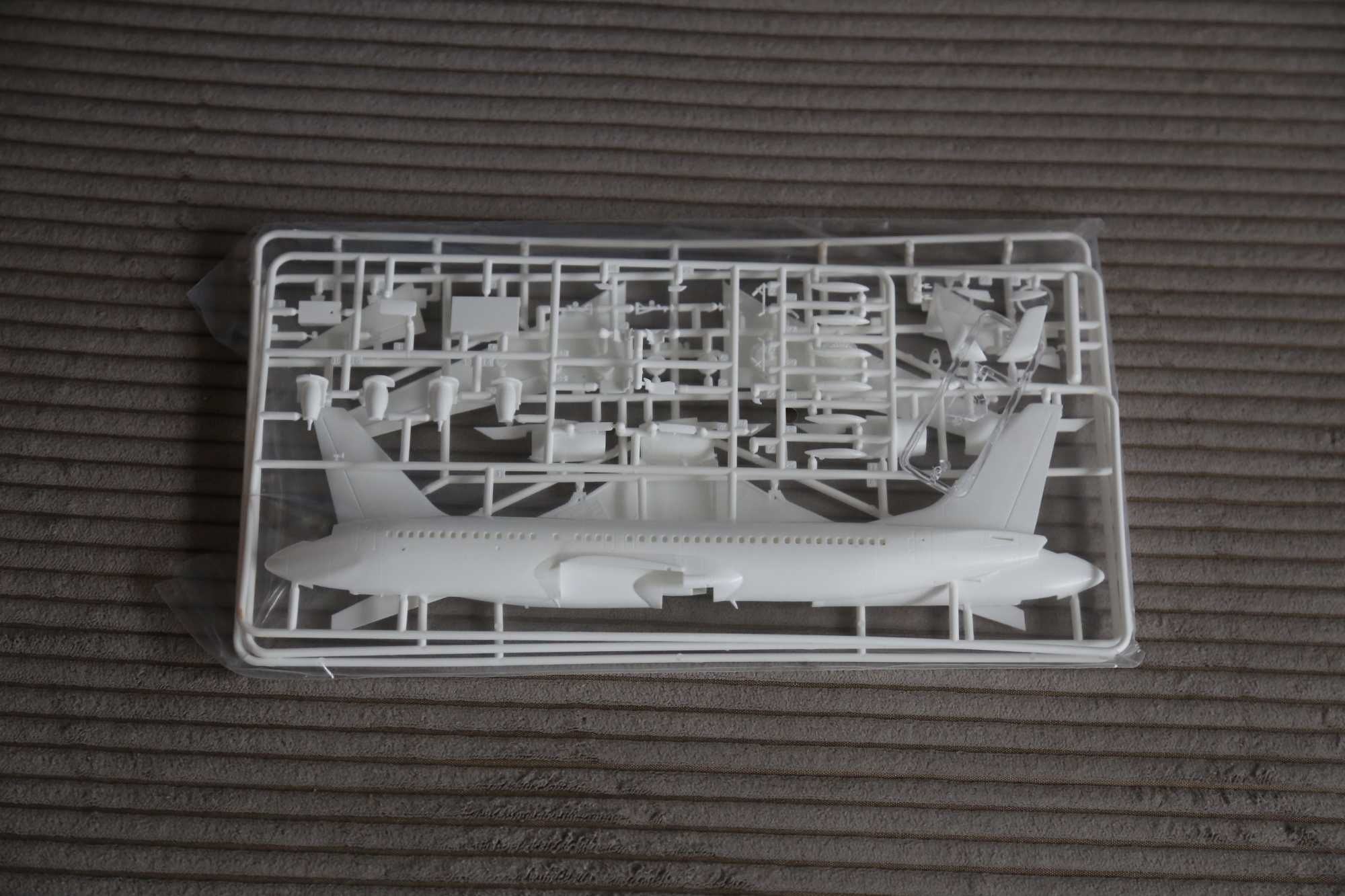 Model Revell 1:144 Boeing 737 Air Berlin