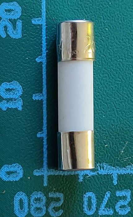 Bezpiecznik ceramiczny 5A 250V, zwłoczny, 20x5 mm