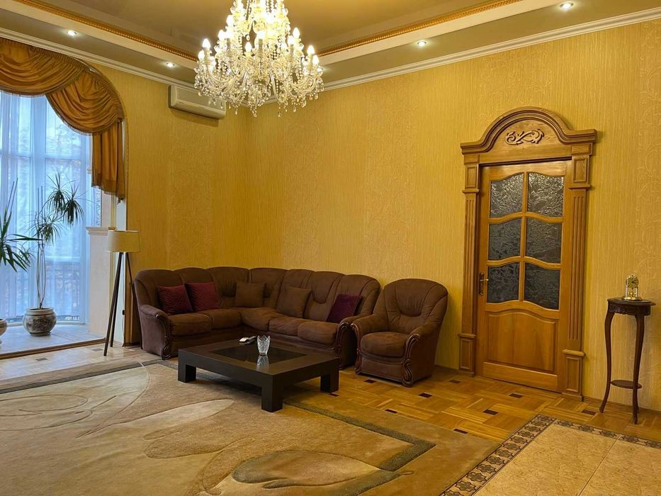 Здається 3-к.кв в центрі столиці - на вул.Омеляновича-Павленка,14/12