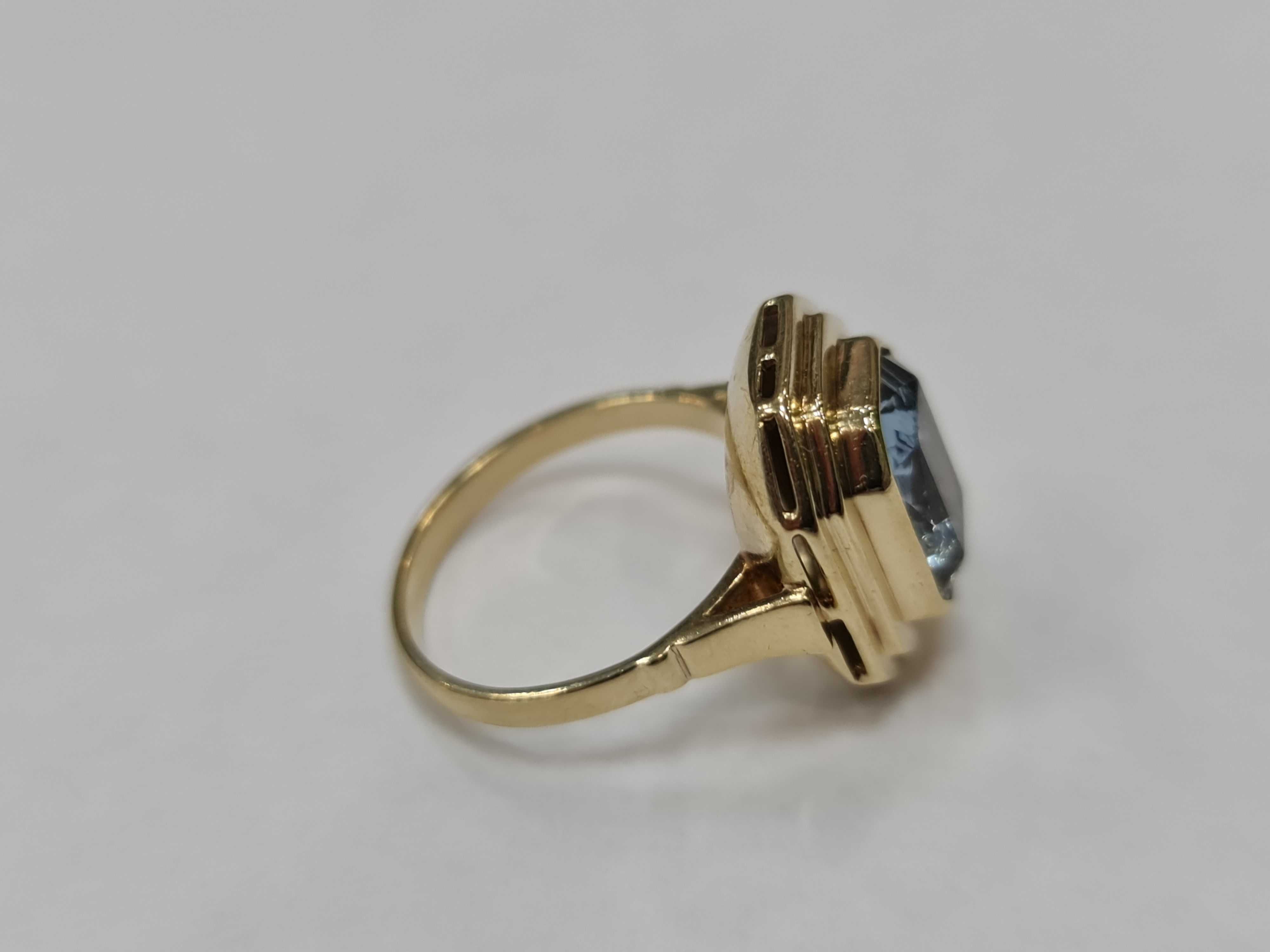Złoty pierścionek/ 585/ 6.16 gram/ R12/ Topaz