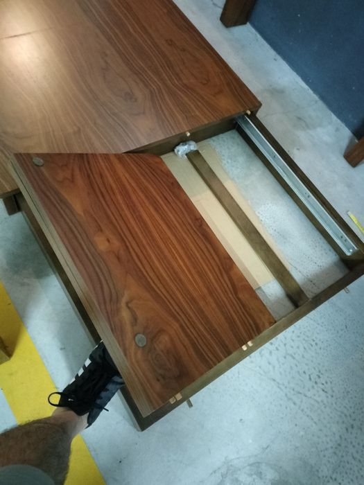 Mesa de sala com cadeiras