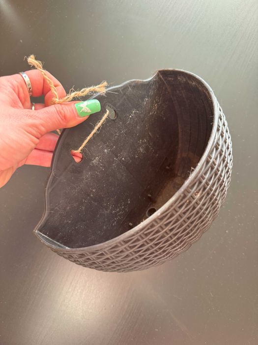 Doniczki rattanowe, czarne, balkonowe, półokrągłe, wiszące, stojące