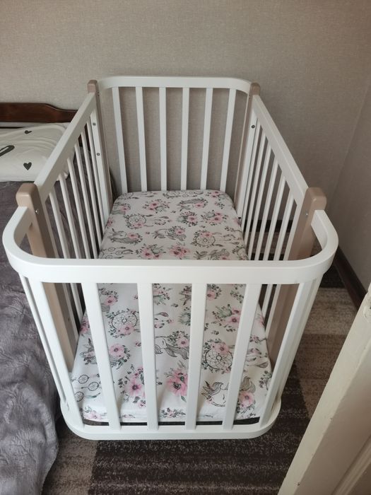 Дитяче ліжко та комод