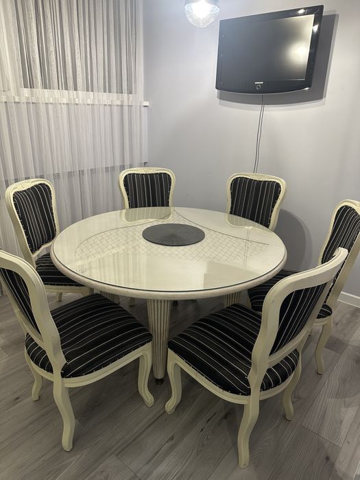 Продам обідній стіл зі стільцями (комплект 6+1)