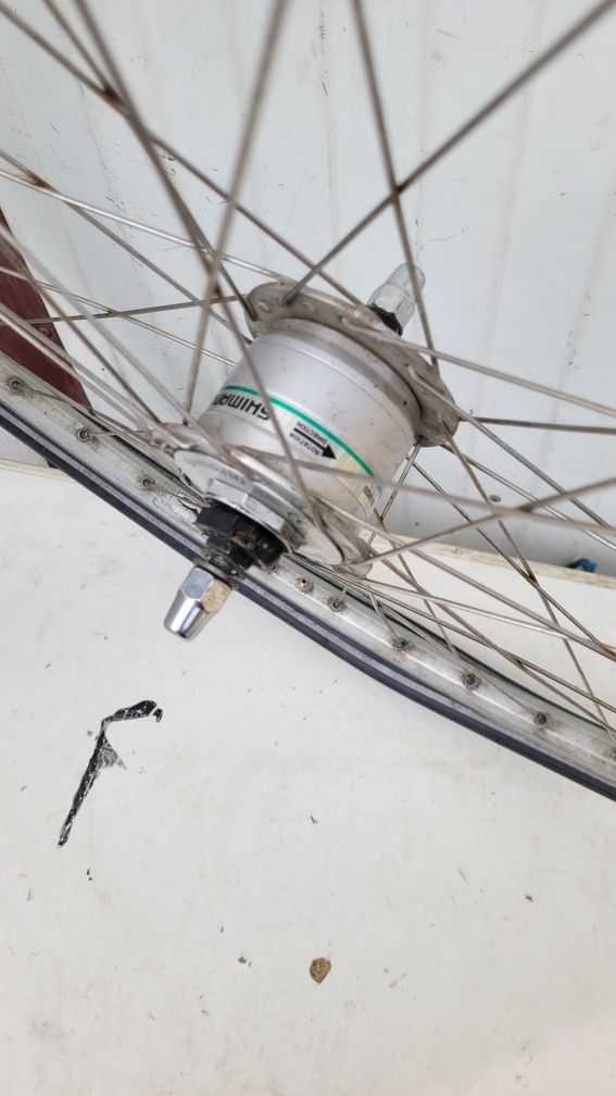 Koło rowerowe przednie 28 cali z prądnicą Shimano