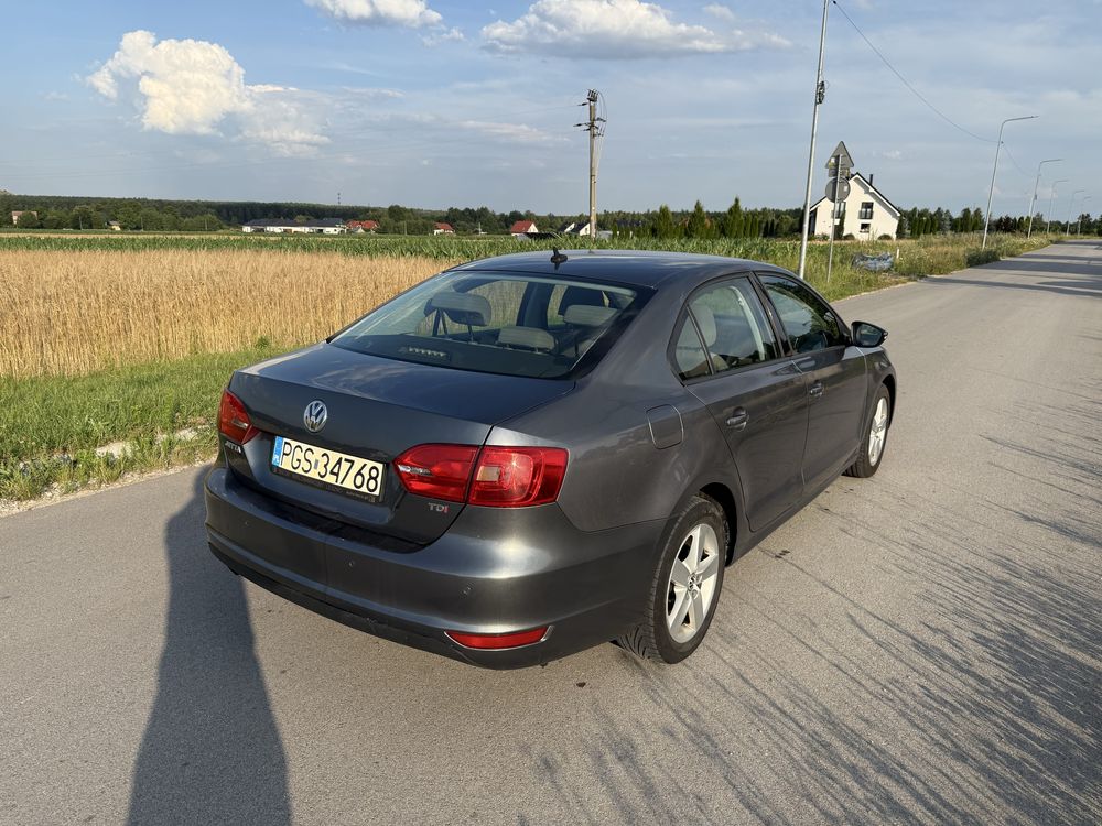 Volkswagen Jetta 1.6 TDI 2011r 105KM