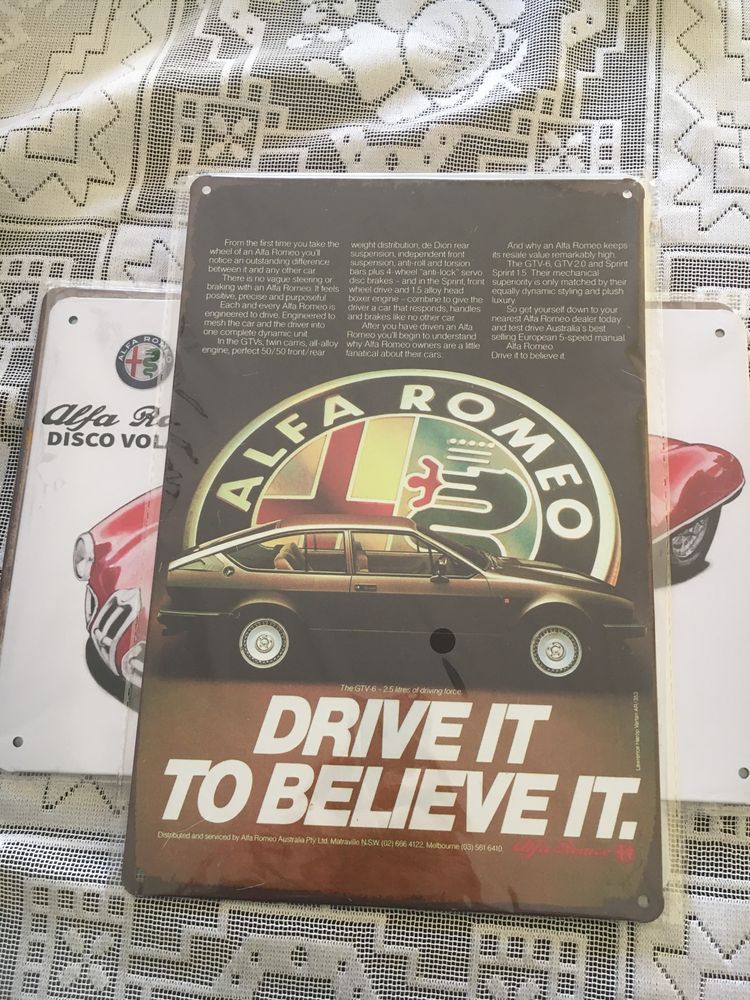 Varias placas alfa Romeo ainda com plastico