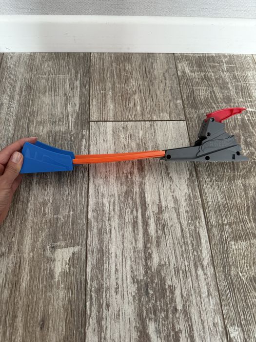 Ігровий набір Hot Wheels Гараж для трюків