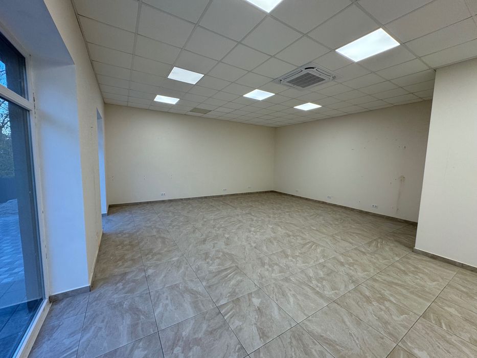 Продам комерційне приміщення в новобудові в центі міста власник