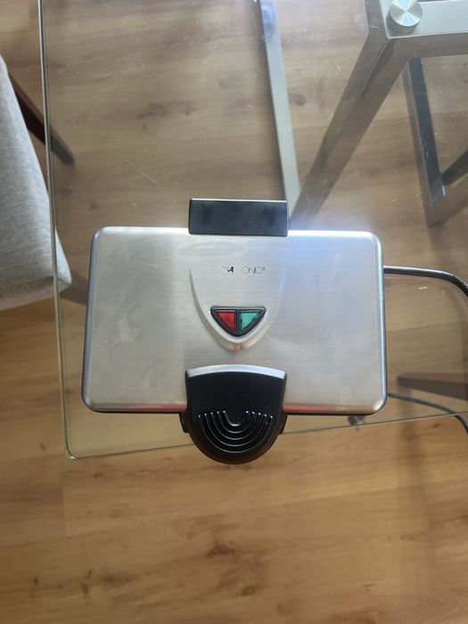 Maquina waffles 220V