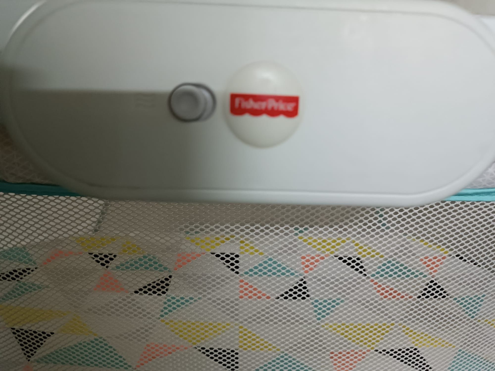Berço portátil e dobrável fisher price, com botão vibratório