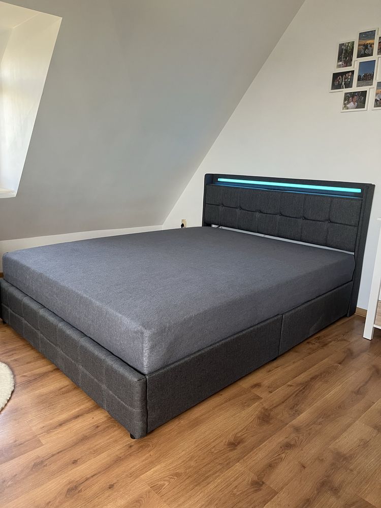 Łóżko 160x200 LED z materacem gniazdka półka szuflady