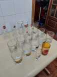 Conjunto de 22 copos e canecas com emblemas