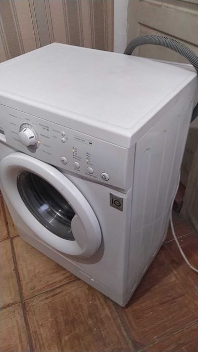 Стиральную машину LG в рабочем состоянии. прямой привод.