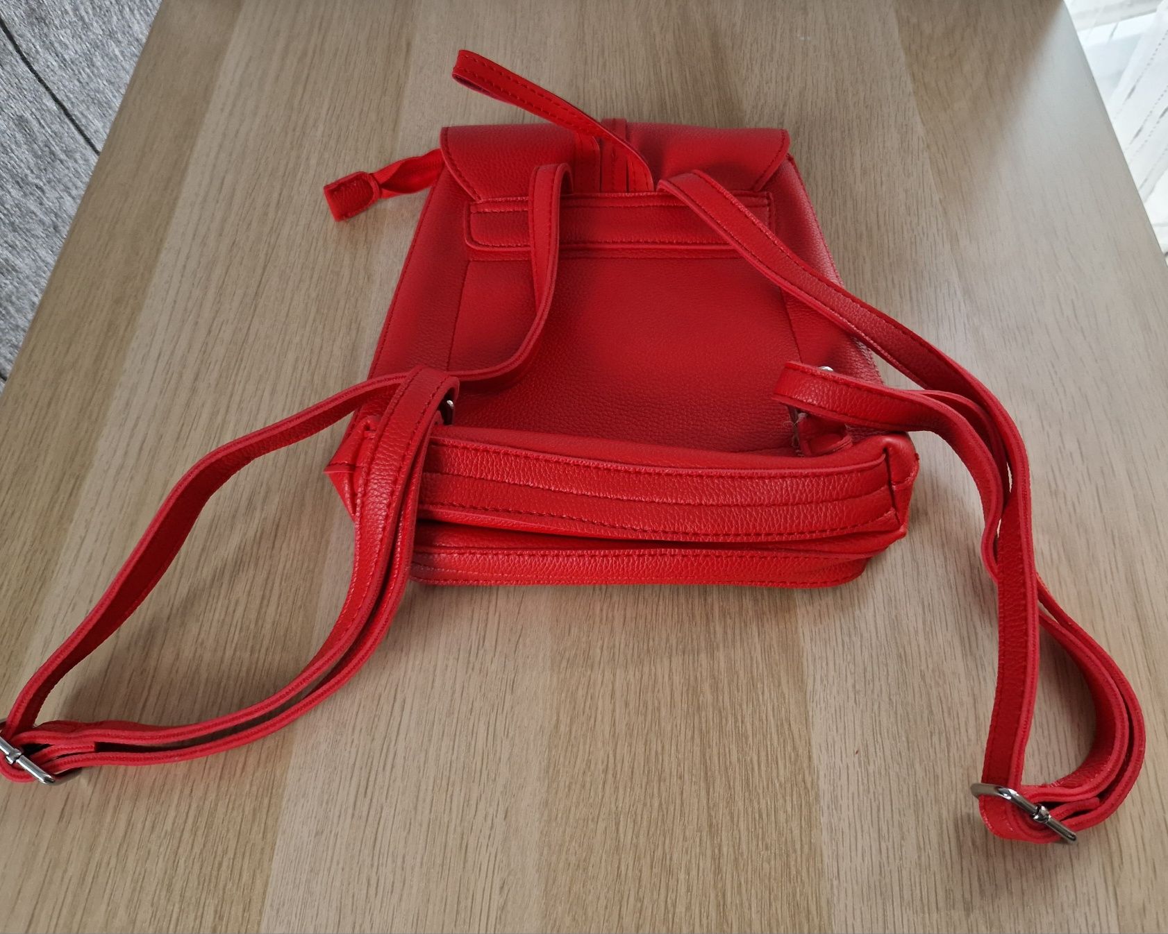 Czerwony plecaczek nowy