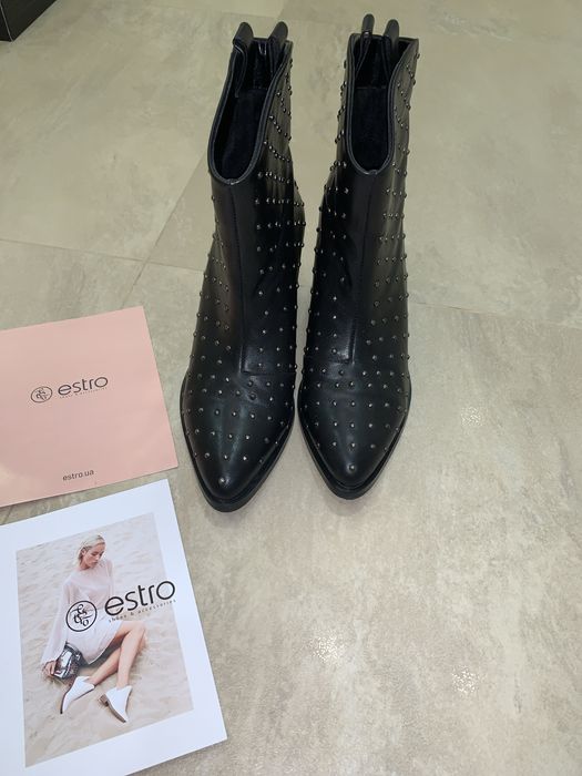 Казаки, ковбойки, черевики ESTRO