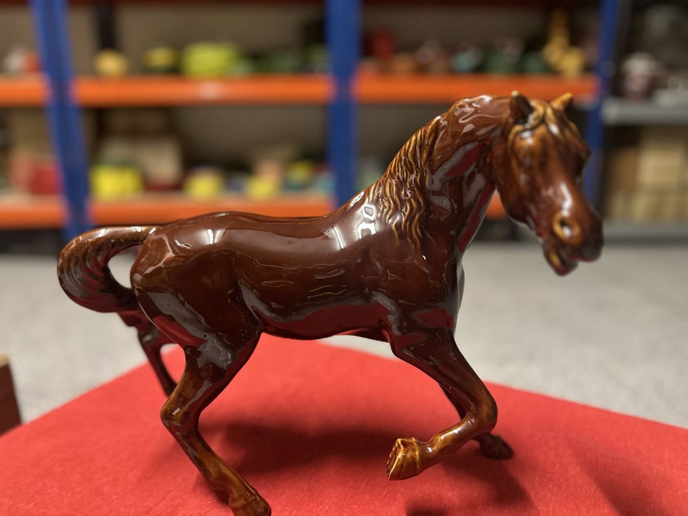 Cavalos de colecao em ceramica portuguesa e italiana