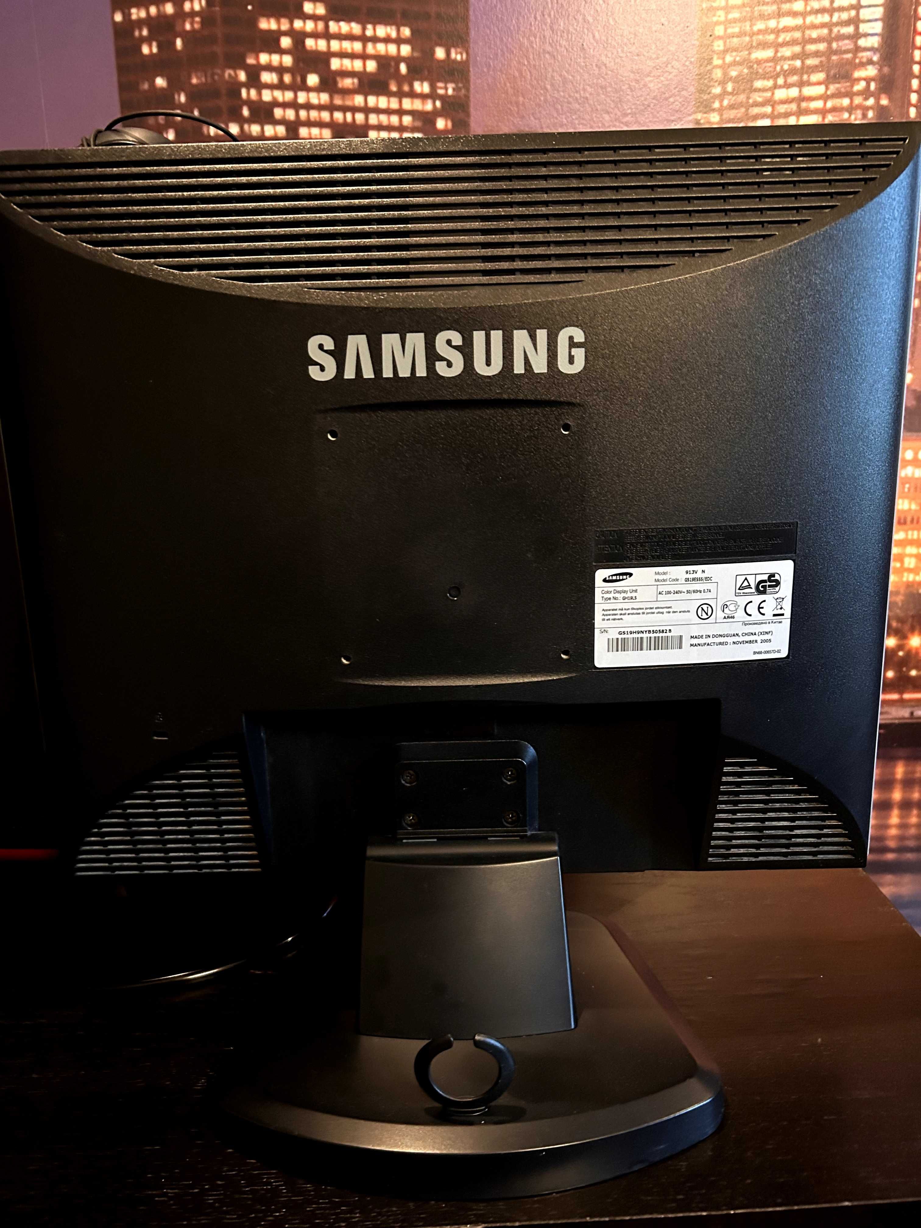 Monitor - Samsung SyncMaster 913v